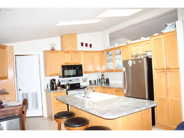 Eugene, OR 97402,4055 ROYAL AVE #SP 87