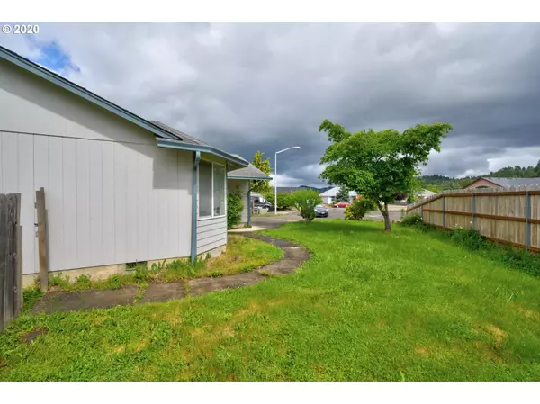 Sutherlin, OR 97479,1513 FARRAH CT