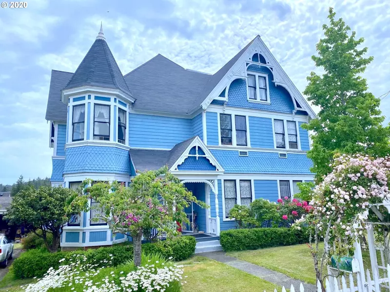 18 S Collier, Coquille, OR 97423