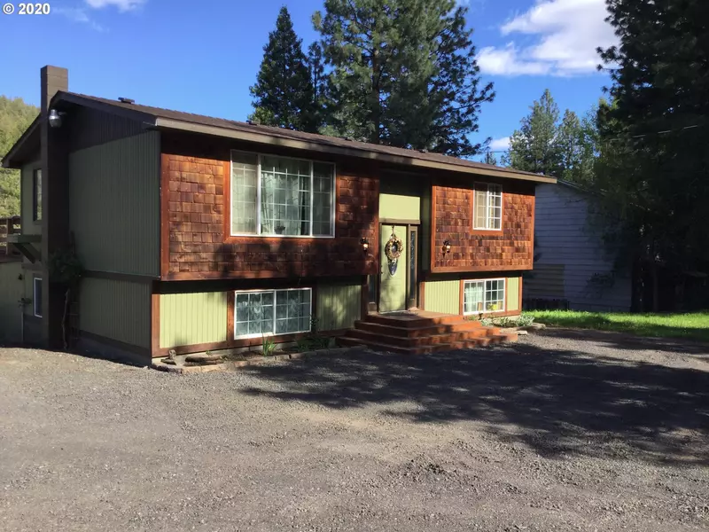 8511 MCLAUGHLIN LN, Klamath Falls, OR 97601