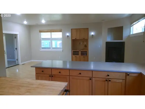 200 KOURT DR, Eugene, OR 97404