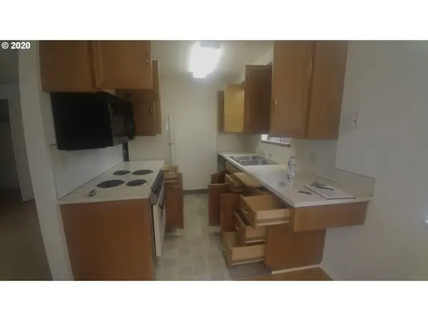 1943 SMITHOAK ST, Eugene, OR 97404