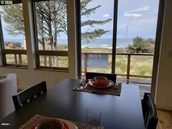 Yachats, OR 97498,380 VILLAGE LN