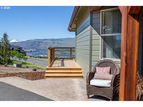 The Dalles, OR 97058,316 E SCENIC DR