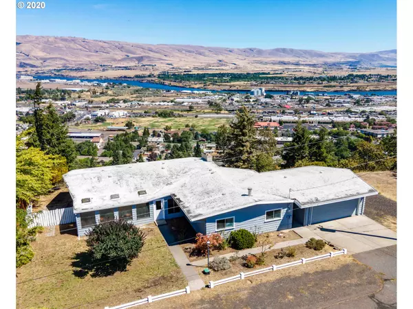 The Dalles, OR 97058,1517 HERMITS WAY