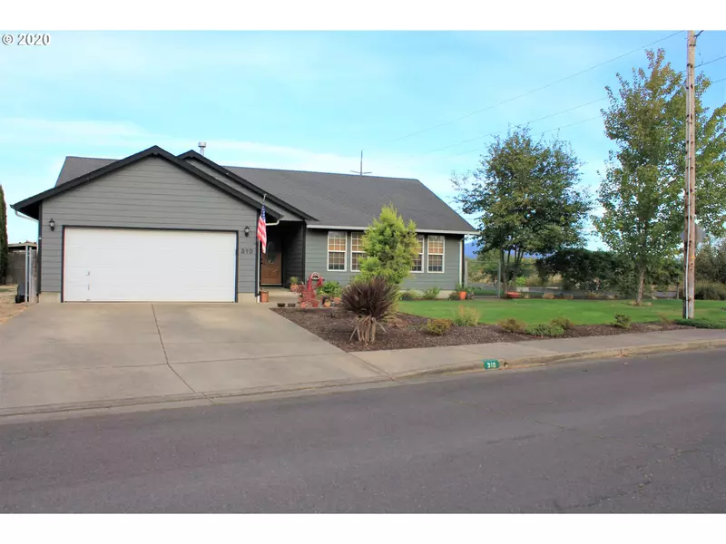 310 N 10TH ST, Harrisburg, OR 97446