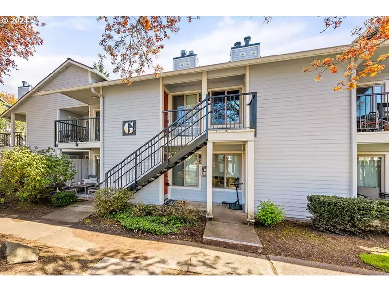 86 KINGSGATE RD #G102, Lake Oswego, OR 97035