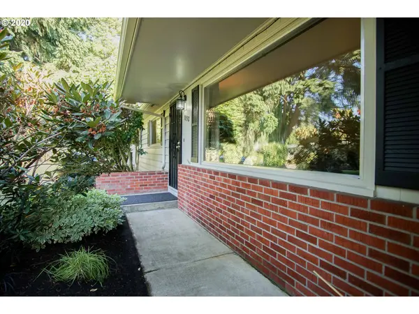 Eugene, OR 97401,1992 MONTEREY LN