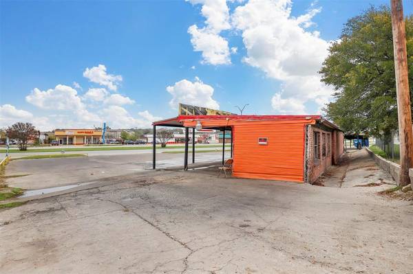 Fort Worth, TX 76112,5524 E Lancaster Avenue