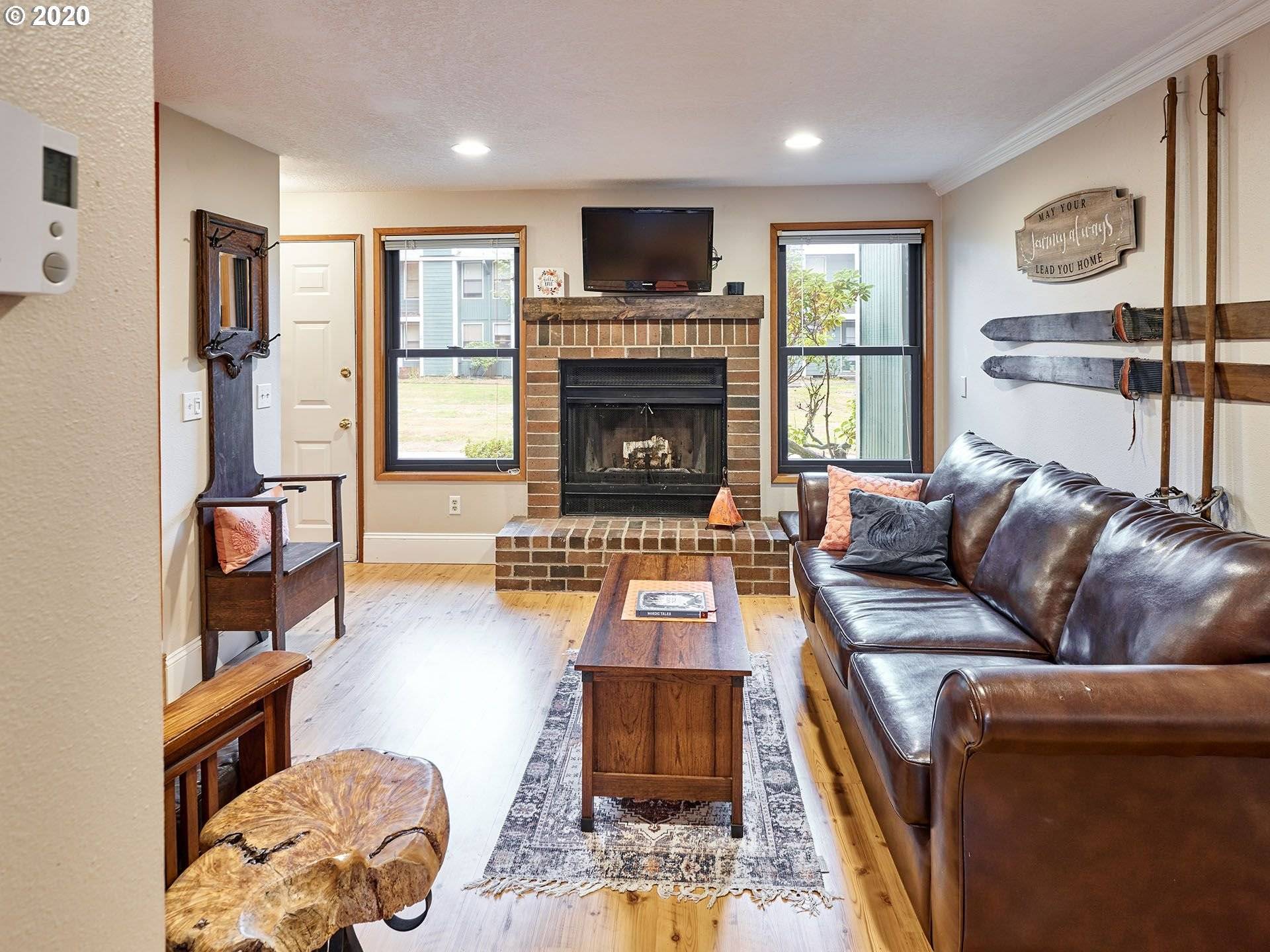 Tigard, OR 97224,7895 SW FANNO CREEK DR #3