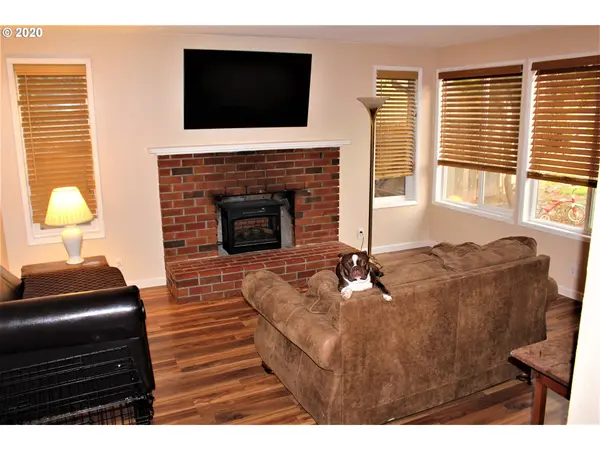 Eugene, OR 97401,551 PANDA LOOP