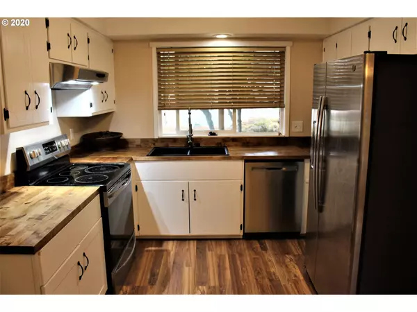 Eugene, OR 97401,551 PANDA LOOP