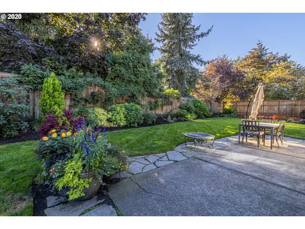 Eugene, OR 97405,2230 BURLINGTON DR