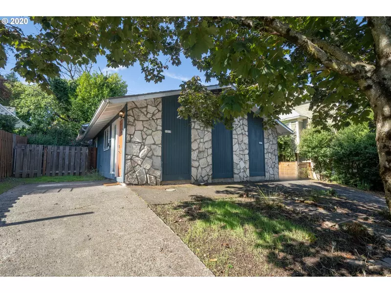 3215 SE 10TH AVE, Portland, OR 97202