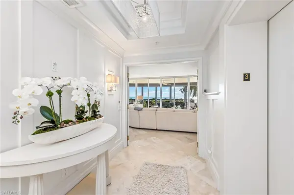 Naples, FL 34108,8665 Bay Colony DR 302