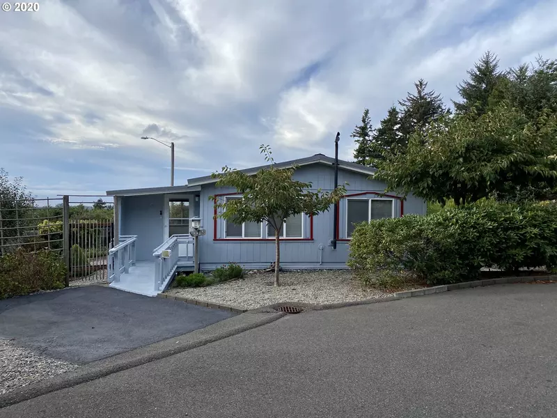 1750 VILLAGE PINES LN, Coos Bay, OR 97420