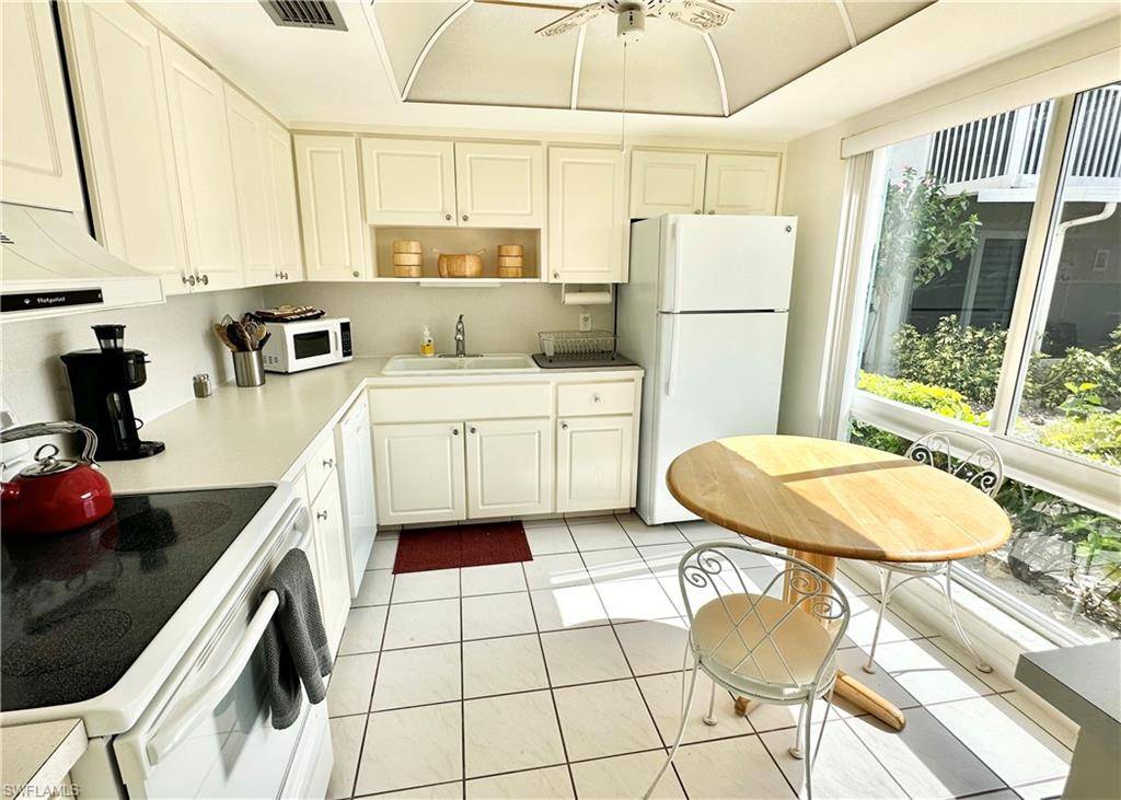 209 Palm DR 209-1, Naples, FL 34112