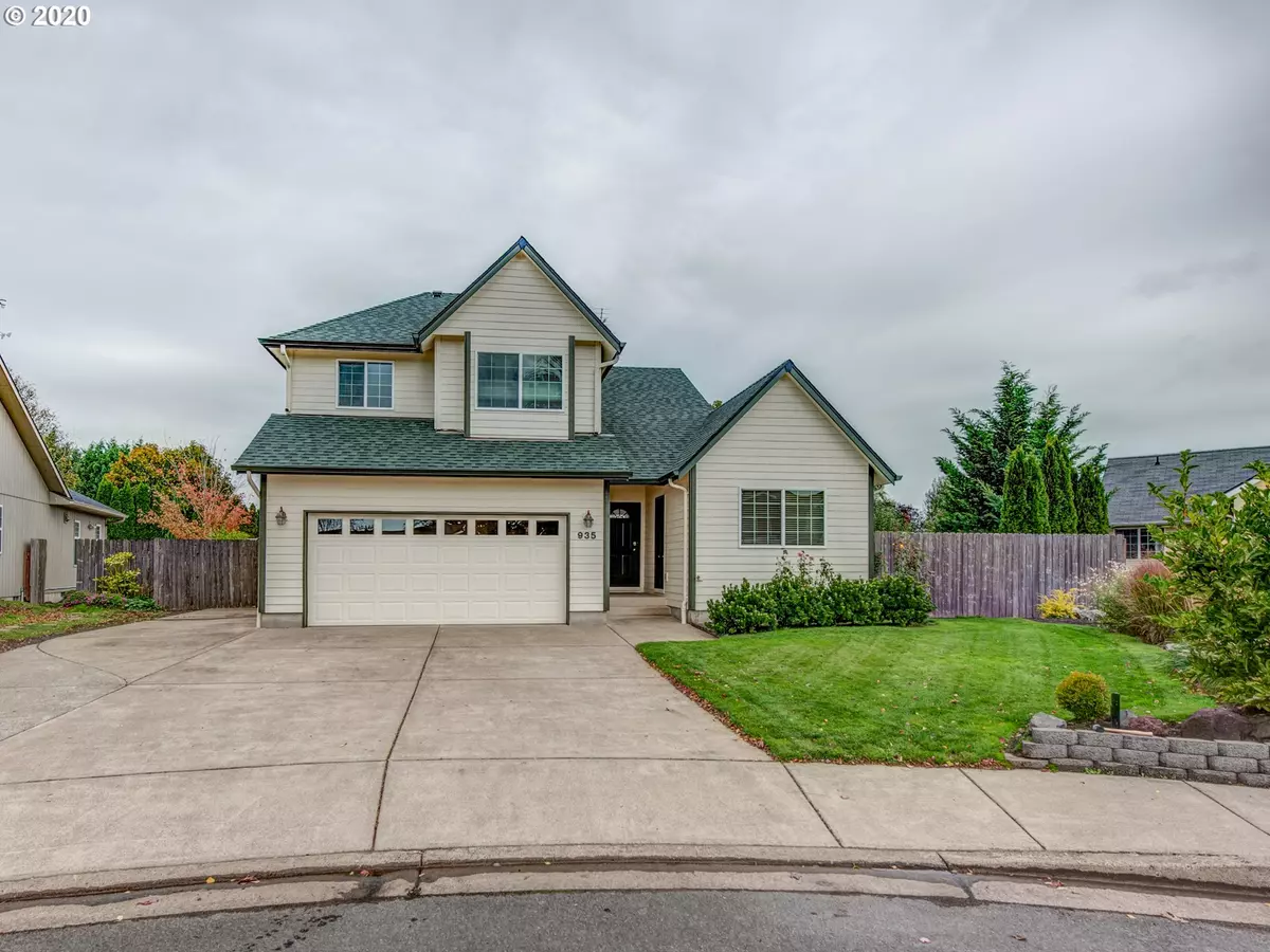 Harrisburg, OR 97446,935 RED CLOVER CT