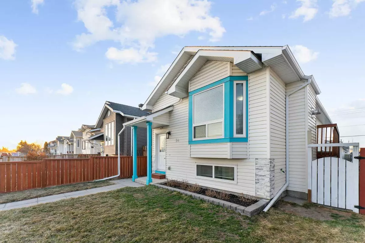 Calgary, AB T2B 3A1,64 Erin Meadow WAY SE