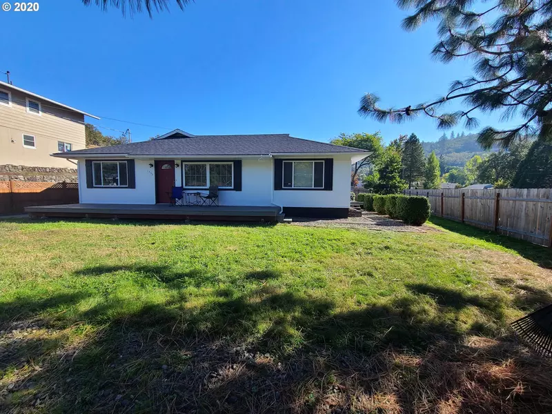 1755 NE TODD ST, Roseburg, OR 97470