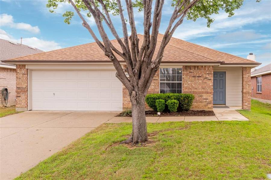 8124 Ruse Springs Lane, Fort Worth, TX 76131