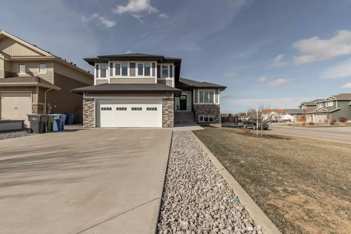 Coaldale, AB T1M 0A5,2128 Cottonwood DR