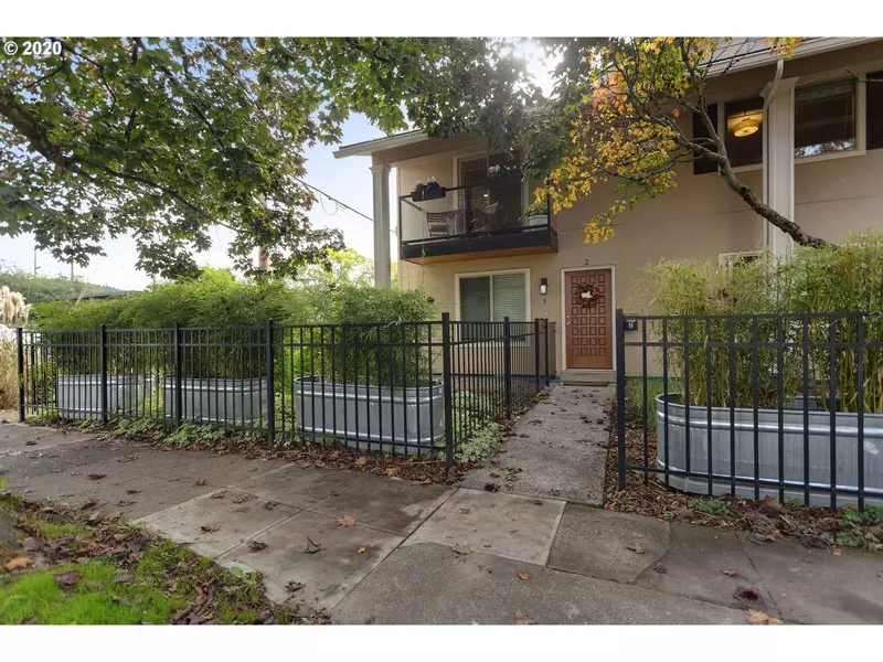 4830 SE STARK ST #2, Portland, OR 97215