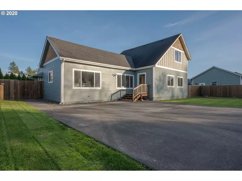 1320 Bailey LN, Gearhart, OR 97138