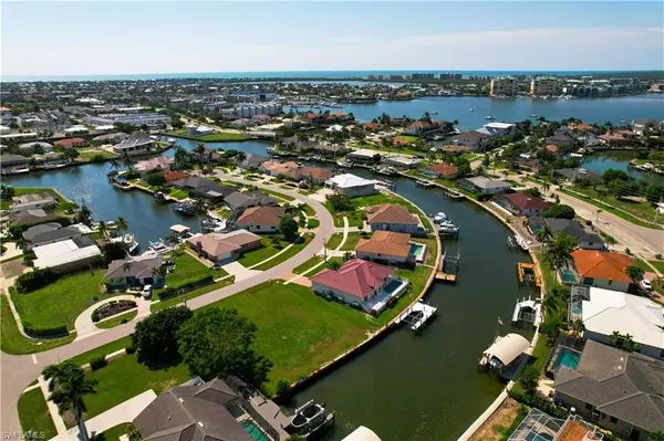 Marco Island, FL 34145,903 Juniper CT