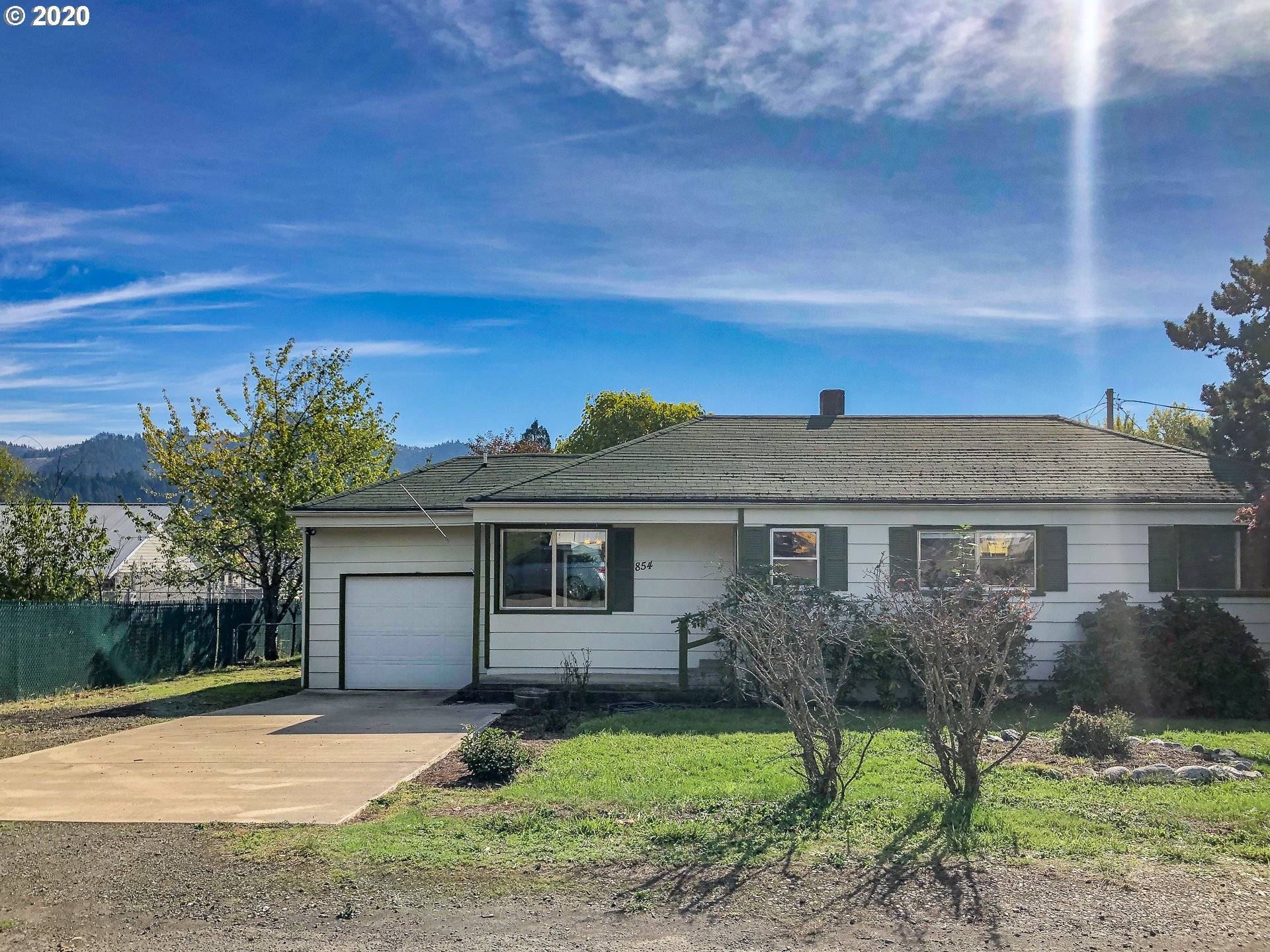 854 W SECOND AVE, Sutherlin, OR 97479