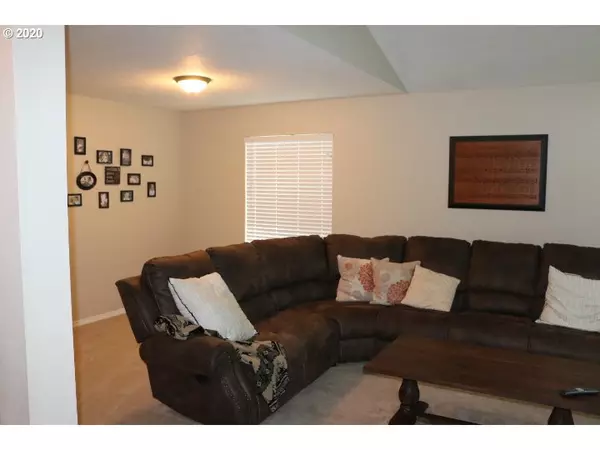 Springfield, OR 97478,3840 LONG RIDGE DR