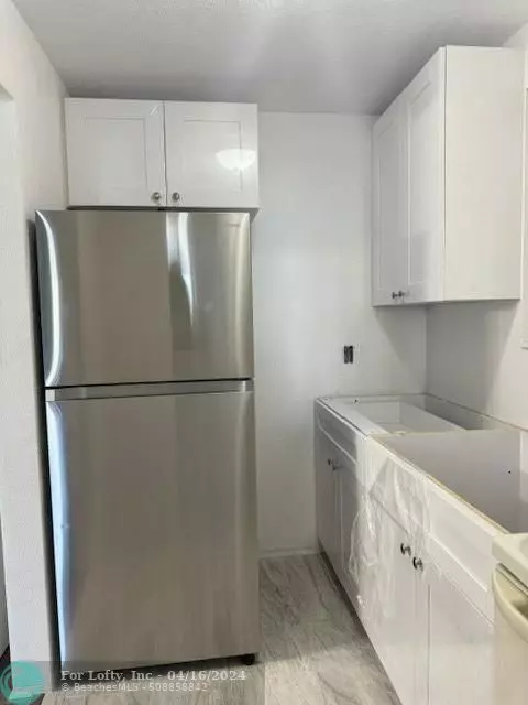 Miami, FL 33179,285 NE 191st St  #2908