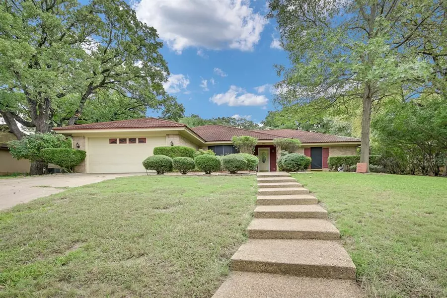 4409 Willow Bend Drive, Arlington, TX 76017