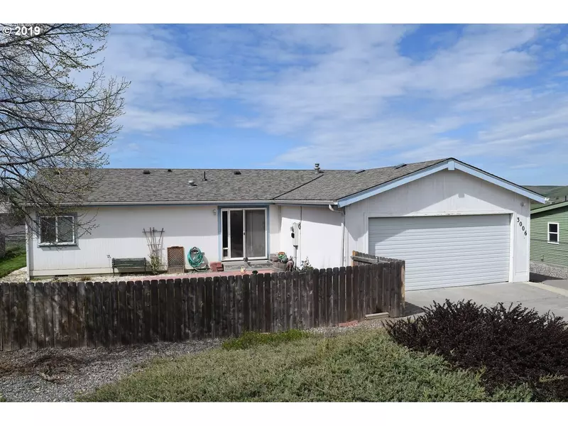 3006 SW RIVER VIEW DR, Pendleton, OR 97801