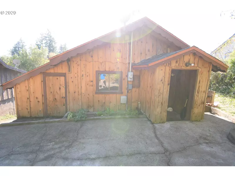 541 E 6th, Coquille, OR 97423