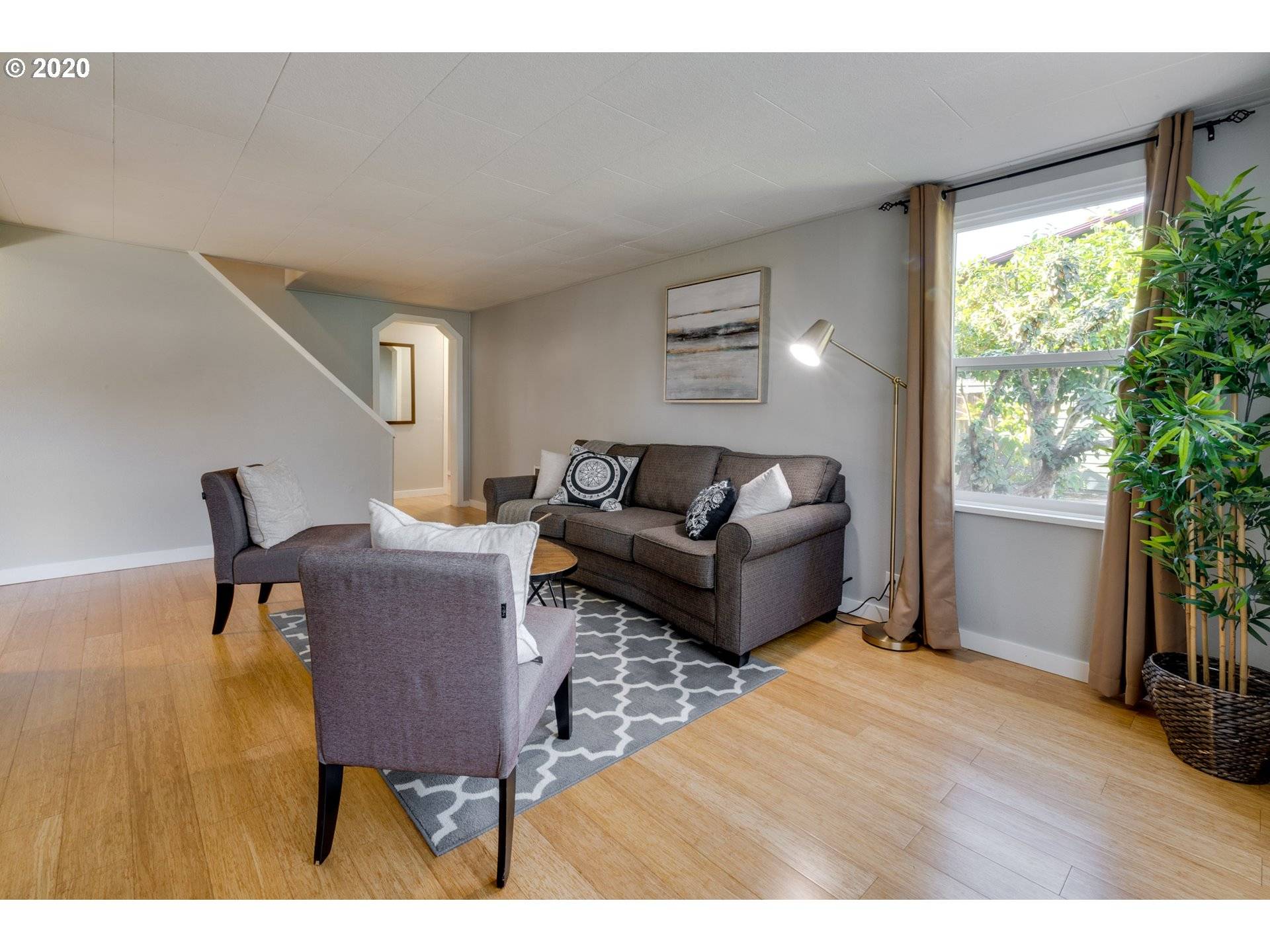 Hillsboro, OR 97124,930 NE SUNRISE LN
