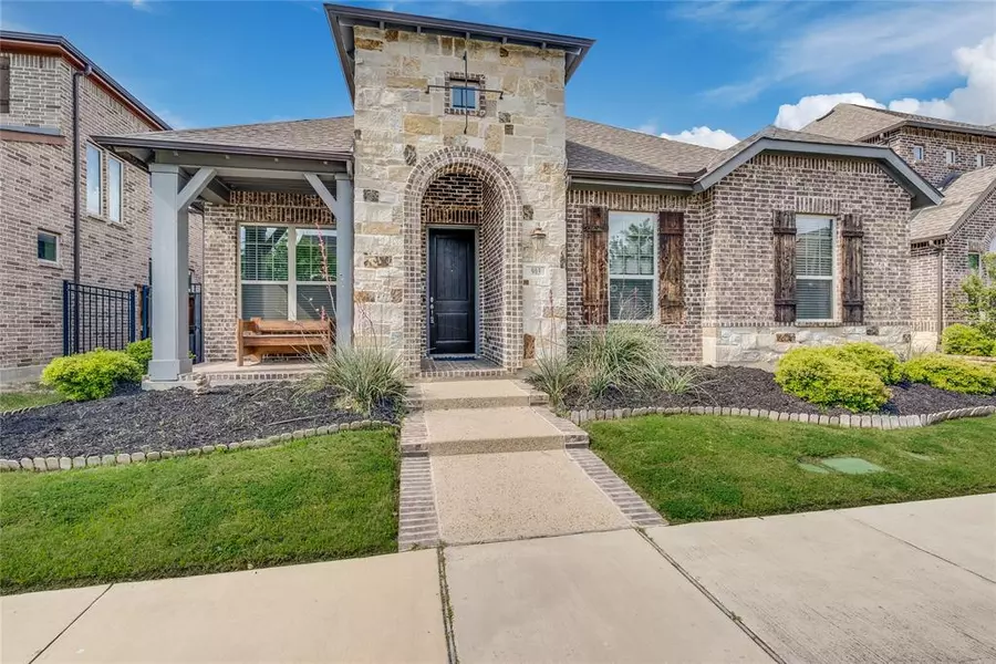 903 Crystal Oak Lane, Arlington, TX 76005