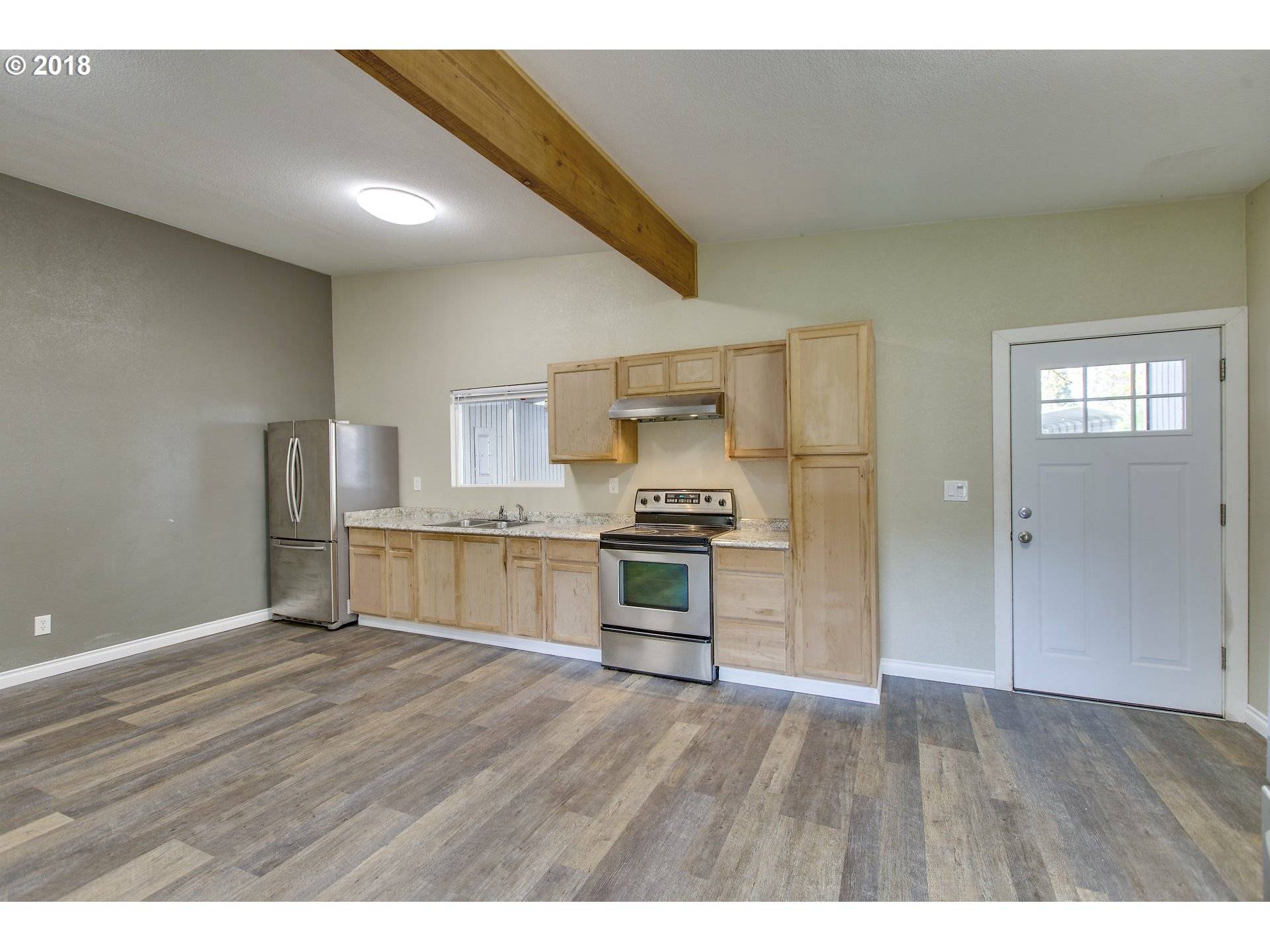 Silverton, OR 97381,706 STARK ST