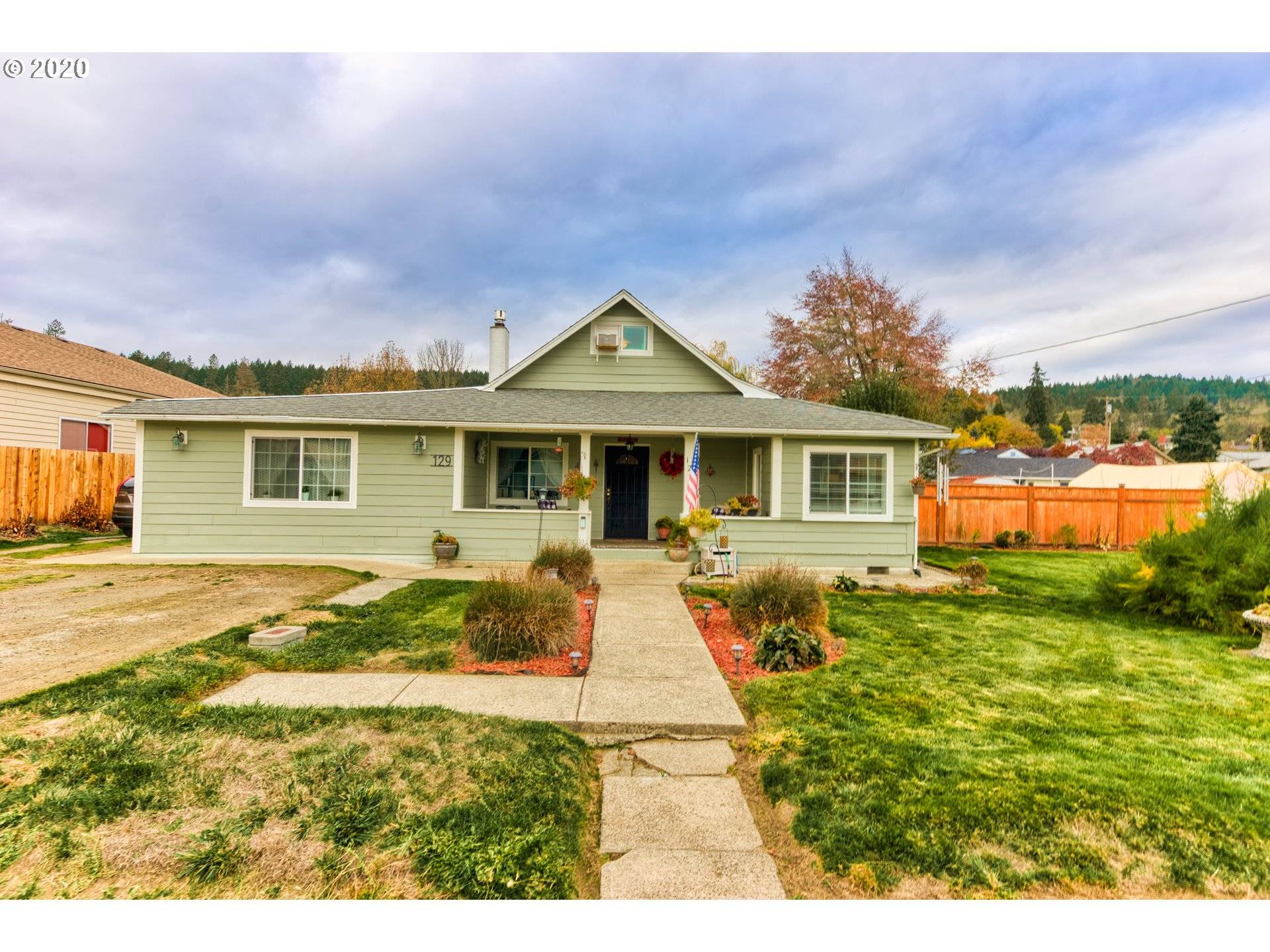 Sutherlin, OR 97479,129 W SECOND AVE