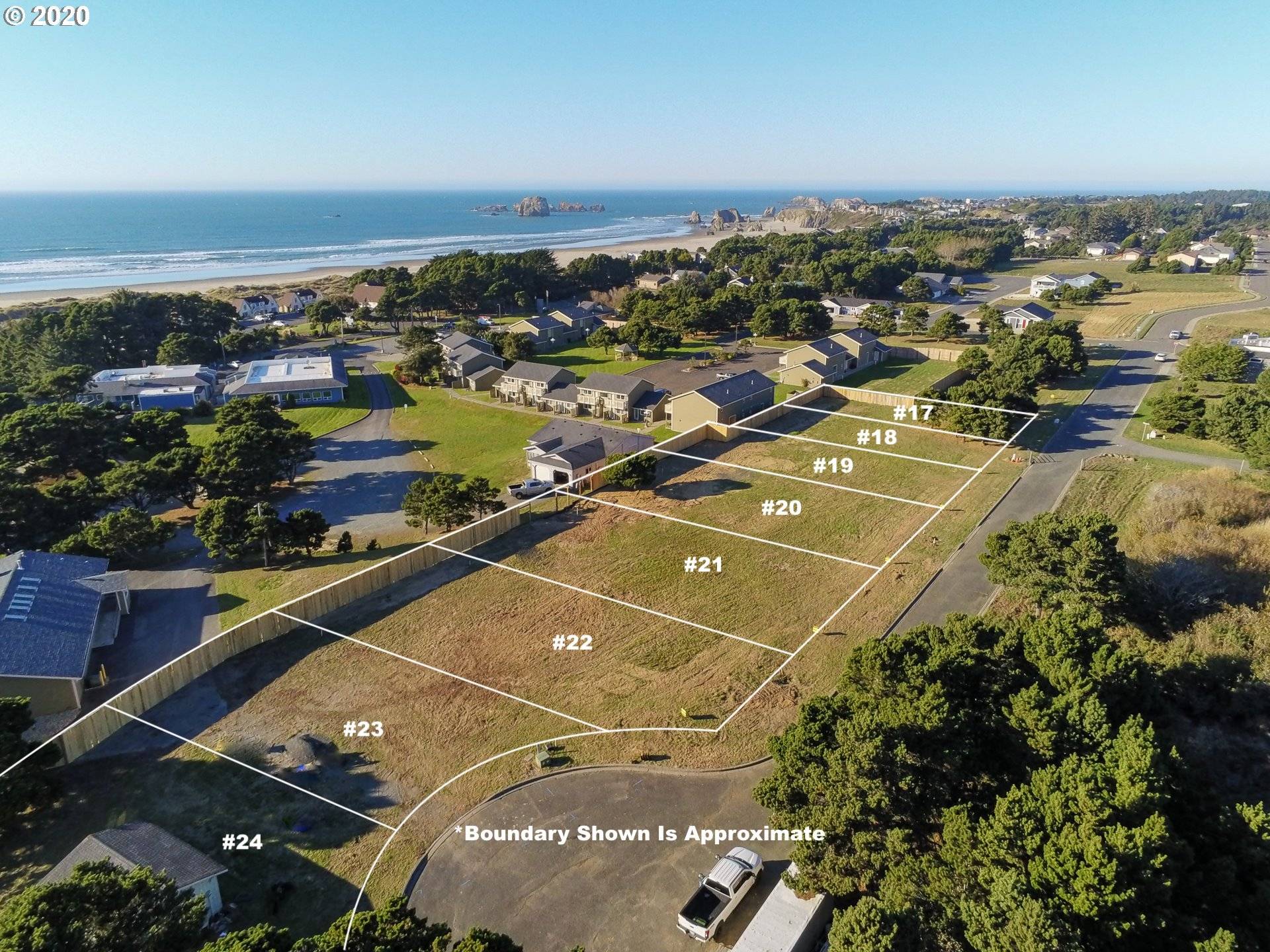 3238 FAIRWAY CT, Bandon, OR 97411