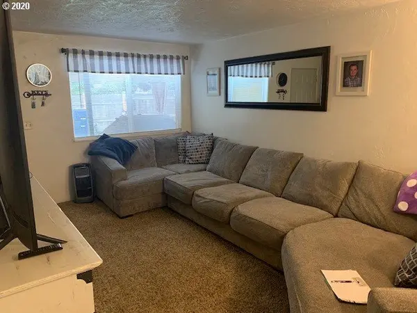 920 CLOVERLEAF LOOP, Springfield, OR 97477