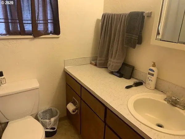 920 CLOVERLEAF LOOP, Springfield, OR 97477