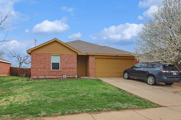 312 Deer Run Drive, Sanger, TX 76266