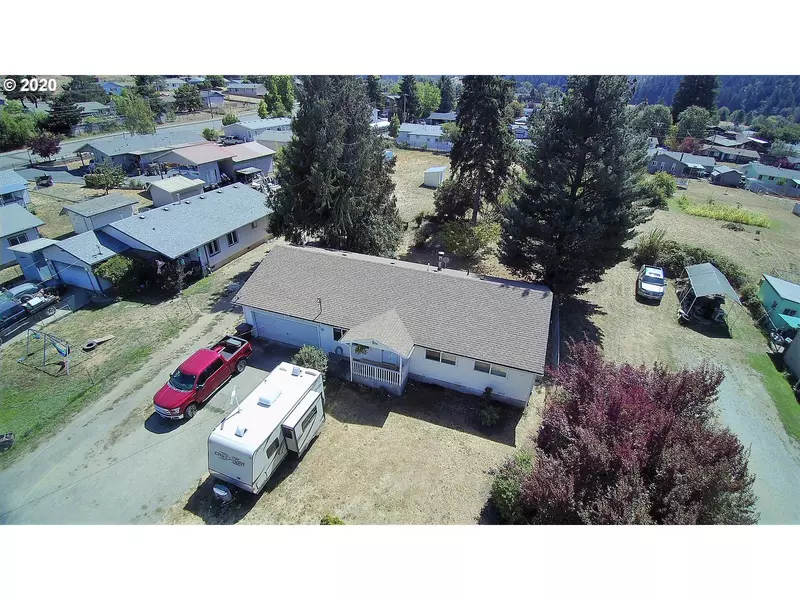 960 NE BOND ST, Myrtle Creek, OR 97457