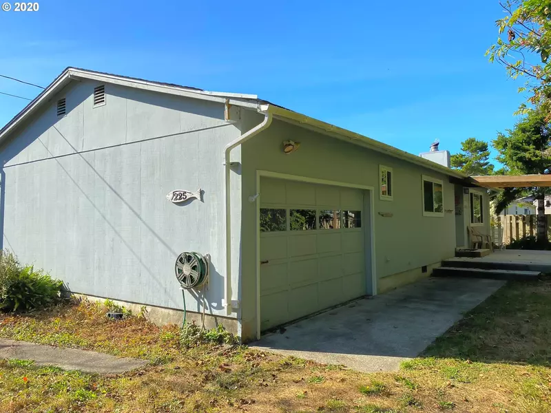 225 PEARL ST, Gleneden Beach, OR 97388