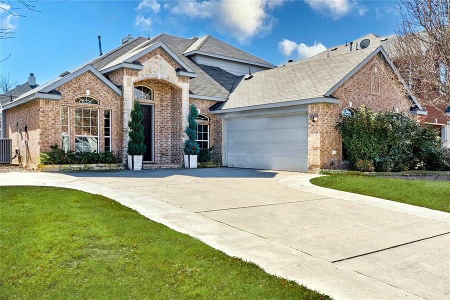 2739 Eastland Drive, Grand Prairie, TX 75052