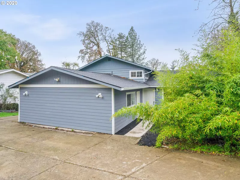 17809 OATFIELD RD, Gladstone, OR 97027