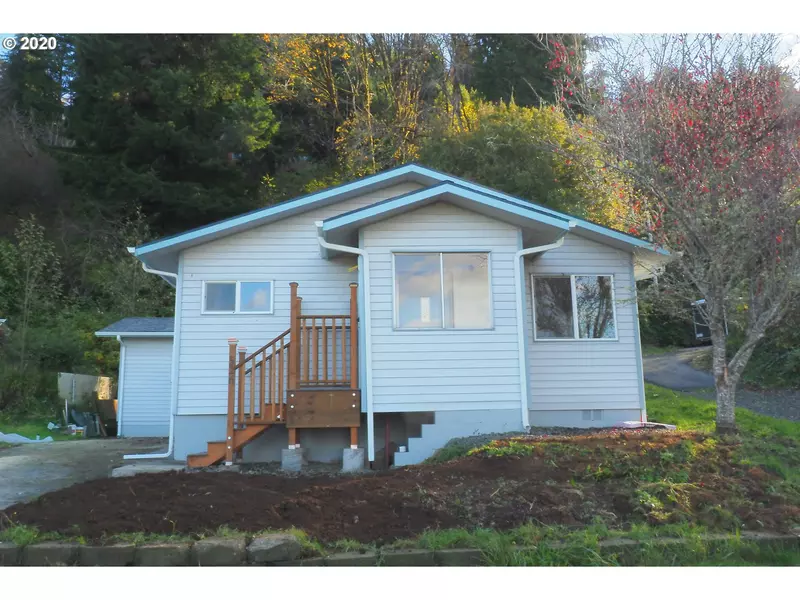 526 ELM AVE, Reedsport, OR 97467