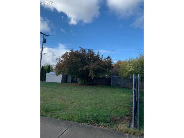 370 N SENECA RD, Eugene, OR 97402