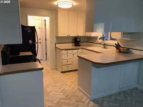 Eugene, OR 97404,832 SILVER LN